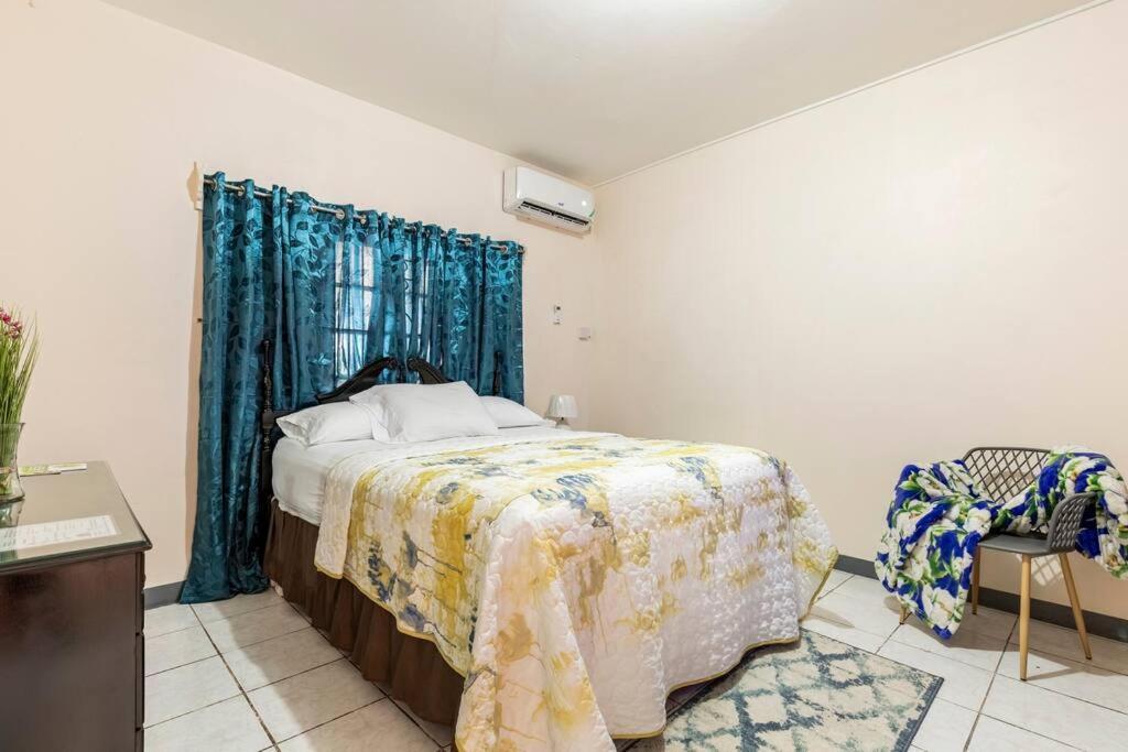Shaw Park Gem Apartment Ocho Rios Bagian luar foto