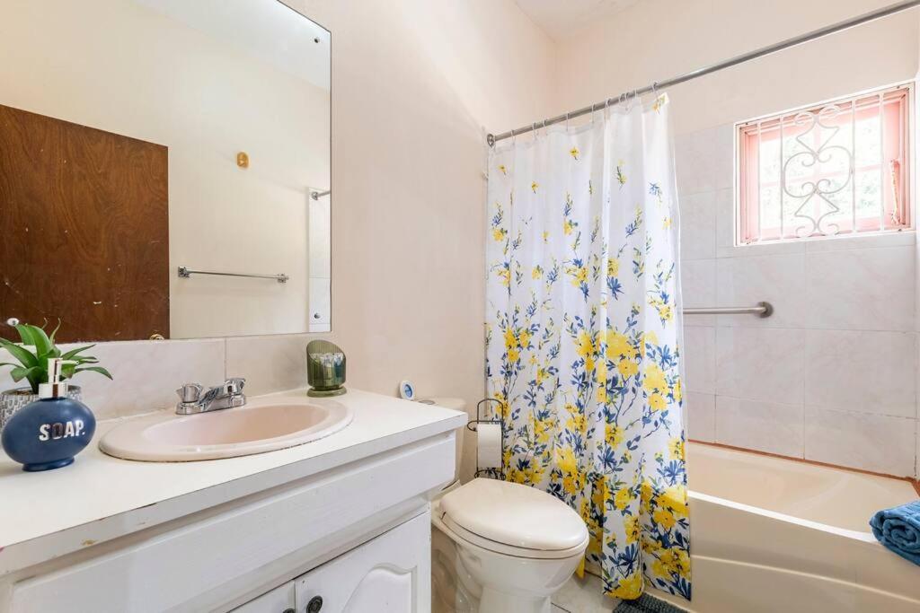 Shaw Park Gem Apartment Ocho Rios Bagian luar foto