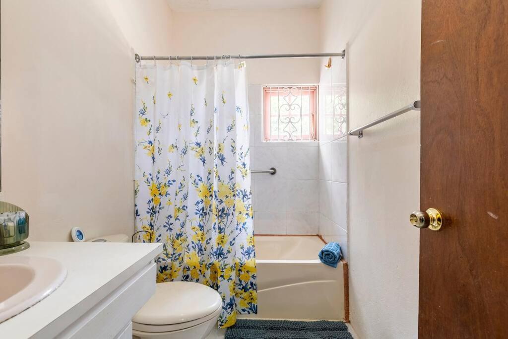 Shaw Park Gem Apartment Ocho Rios Bagian luar foto