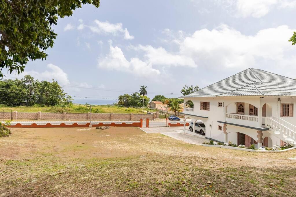 Shaw Park Gem Apartment Ocho Rios Bagian luar foto