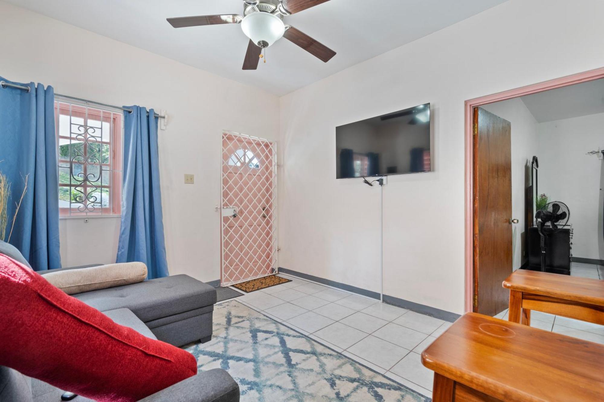 Shaw Park Gem Apartment Ocho Rios Bagian luar foto